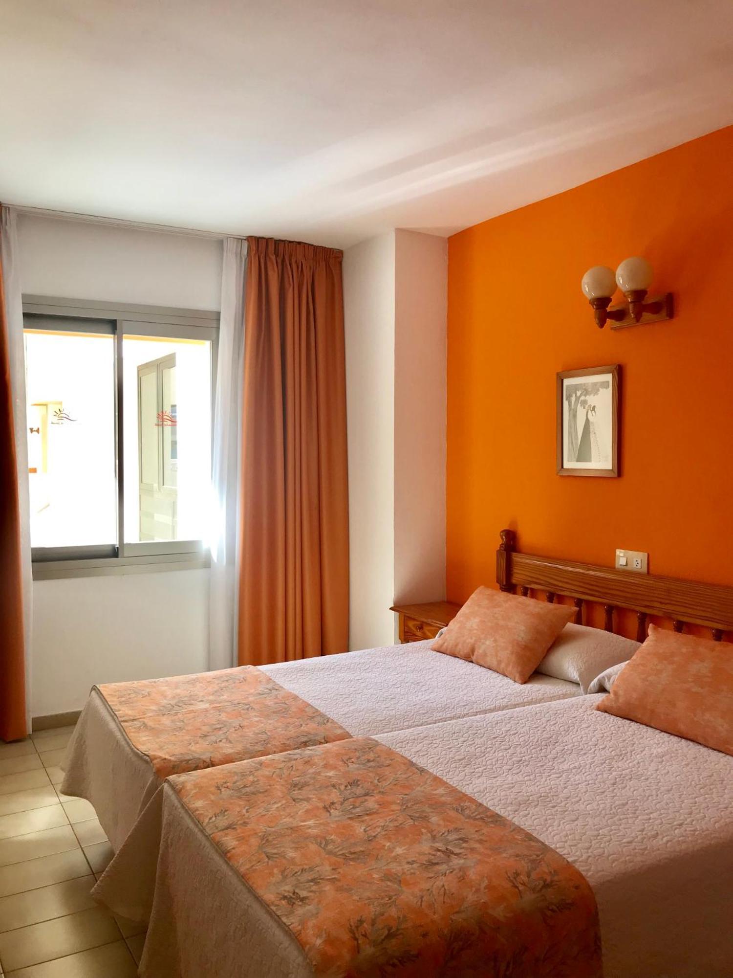 Apartamentos Jovial Сан-Антонио-Абад Экстерьер фото