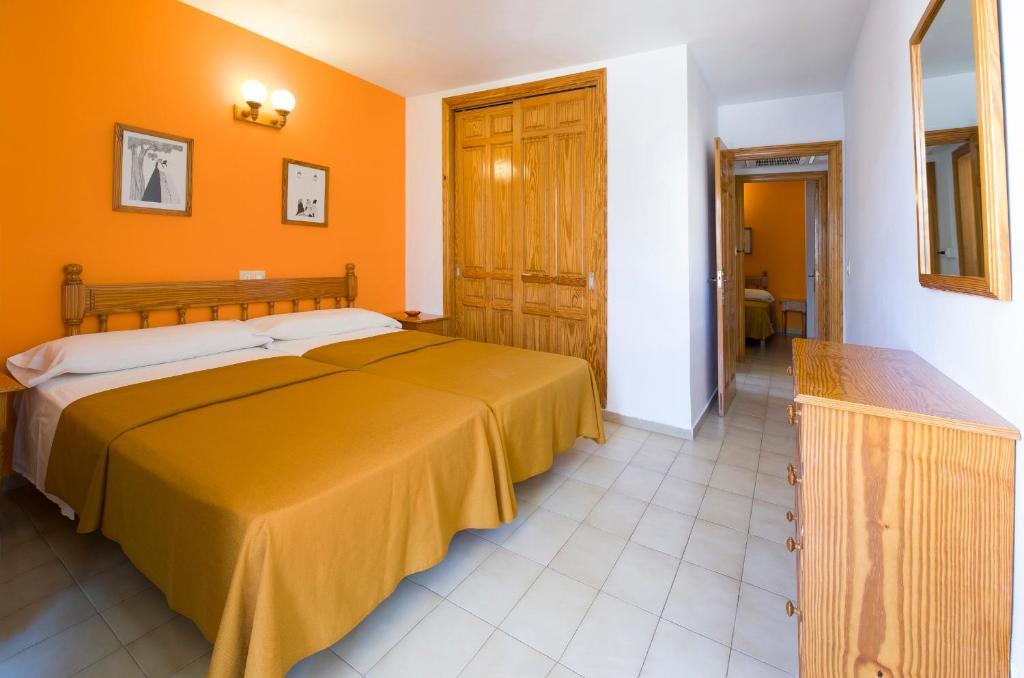 Apartamentos Jovial Сан-Антонио-Абад Номер фото