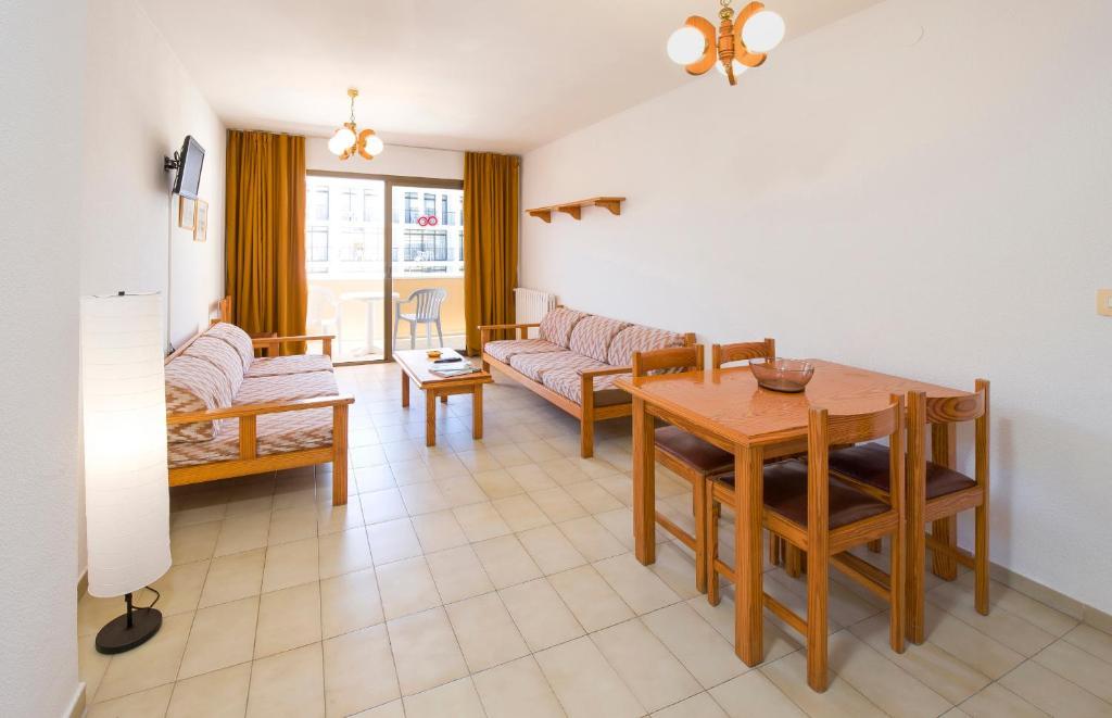 Apartamentos Jovial Сан-Антонио-Абад Экстерьер фото