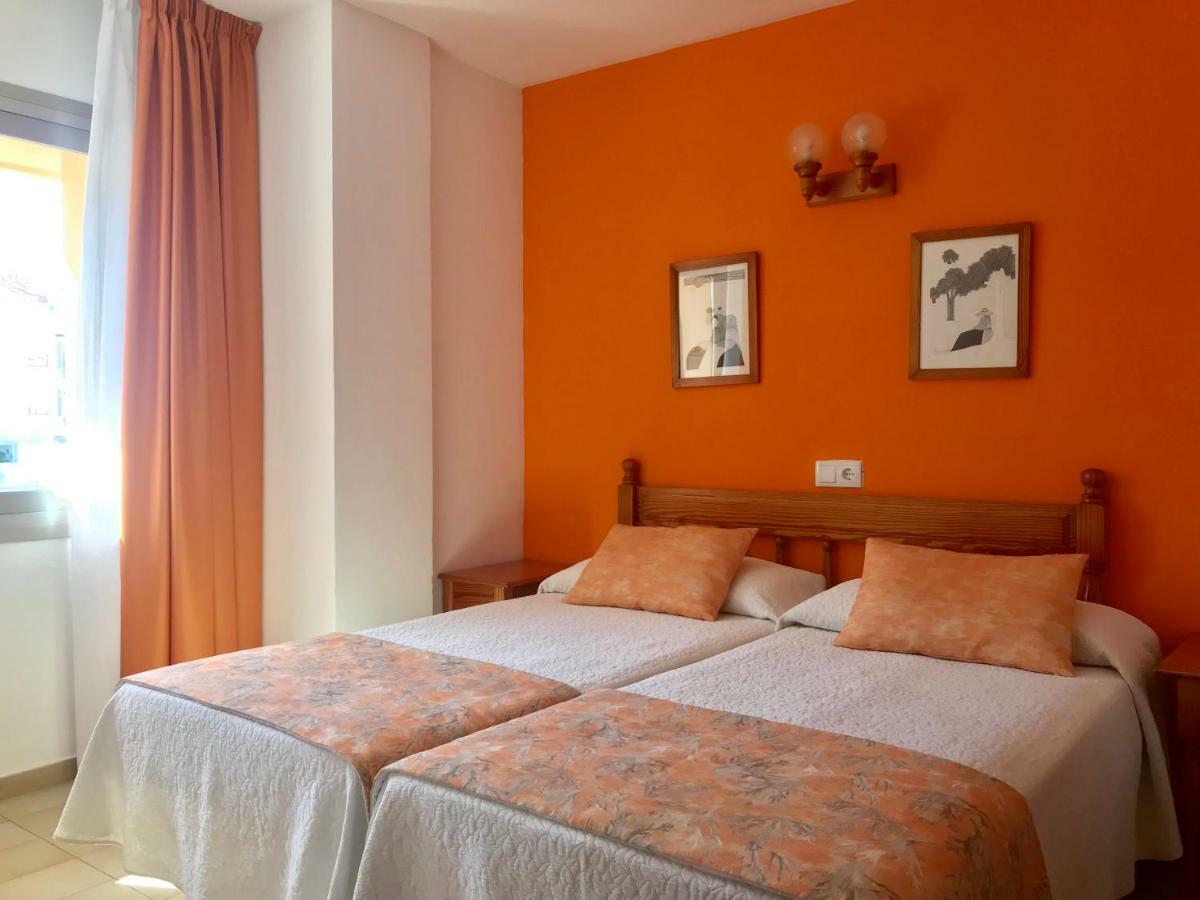 Apartamentos Jovial Сан-Антонио-Абад Экстерьер фото